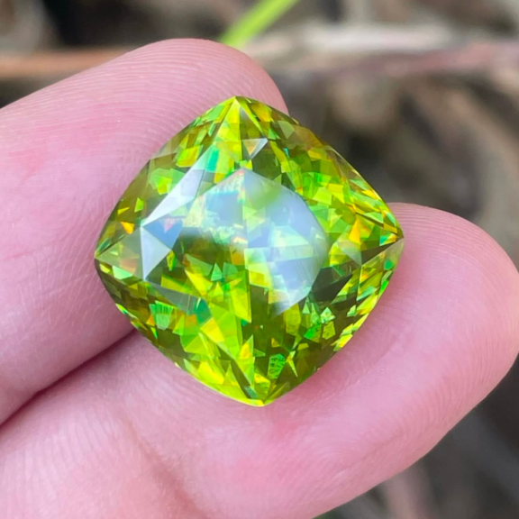 sphene gem, sphene gemstone, sphene