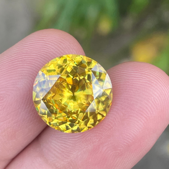sphene gem, sphene gemstone, sphene